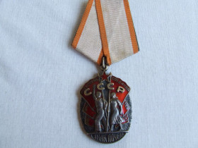 СРСР СССР ^/--/^ Орден Знак почета ПЛОСКИЙ № 185 956 . В отличном состоянии 1950 гг. награждения .Родной сбор патине ^_^^^ Орден Знак пошани ПЛОСЬКИЙ No 185 956. У відмінному стані 1950 р. нагородження .Рідний збір патині - фото фото фото