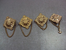 Пам'ятні і ювілейні Памятные и юбилейные ^/--/^ знак детский брошка роза ветров компас лот 4 шт №2987 ^_^^^ Дитячий брошка троянда вітрів компас лот 4 шт No /--/ 2987 - фото фото фото