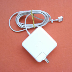 Адаптери живлення Адаптеры питания ^/--/^ Зарядное устройство для APPLE MagSafe 60 /--/ W       (16.5 /--/ V 3.65 /--/ A) A /--/ 1184 ^_^^^ Зарядний пристрій для APPLE MagSafe 60 /--/ W (16.5 /--/ V 3.65 /--/ A) A /--/ 1184 - фото фото фото
