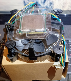 Процесори Процессоры ^/--/^ Комплект LGA 775: Двухъядерный Intel Xeon 3075  (2 ядра, 2.66 GHz, родной сокет) + кулер ^_^^^ Чотириядерний Intel Core 2 Quad Q /--/ 6700 (Xeon X /--/ 3230) + кулер - фото фото фото