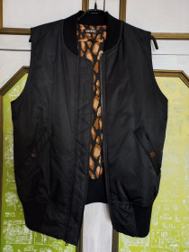 Інше Другое ^/--/^ Пухова жилетка Donna Karan DKNY р.S, оригінал ^_^^^ Пуховая жилетка Donna Karan DKNY р.S, оригинал - фото фото фото