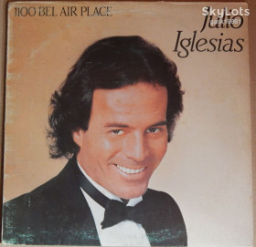 Платівки Пластинки ^/--/^ Julio Iglesias – 1100 Bel Air Place  (CBS – CBS 86308, Italy) inner sleeve VG+/NM- ^_^^^ Julio Iglesias – 1100 Bel Air Place (CBS – CBS 86308, Italy) inner sleeve VG+/NM- - фото фото фото