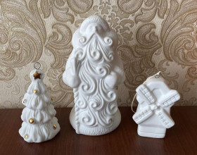 Статуетки, Скульптури, Фігурки, Фарфор Статуэтки, Скульптуры, Фигурки, Фарфор ^/--/^ Набор Новогодних украшений игрушек Дед Мороз Ёлочка Мельница керамика ^_^^^ Набір новорічних прикрас іграшок Дід Мороз Йолочка Мельниця кераміка - фото фото фото
