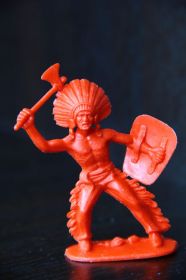 Фігурки, солдатики Фигурки, солдатики ^/--/^ ндіанець зі щитом та томагавком 55-60 /--/ мм JEAN HOEFLER ФРГ без фарби ^_^^^ Нидеец со щитом и томагавком 55-60 /--/ мм JEAN HOEFLER ФРГ без краски - фото фото фото