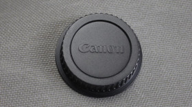 Canon Canon ^/--/^ Крышка задняя для объективов с байонетом Canon EF / Canon EF-S оригинал Вживане ^_^^^ Кришка задня для об'єктивів з байонетом Canon EF / Canon EF-S оригінал - фото фото фото