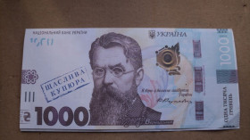 Місцеві випуски Местные выпуски ^/--/^ 1000 гривен-бона*Щасливая купюра*+сувенир,2 штуки ^_^^^ Бона-прикол 1000 гривень*Щаслива купюра* - фото фото фото