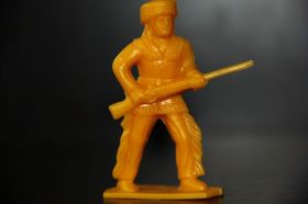 Фігурки, солдатики Фигурки, солдатики ^/--/^ идущий с ружьем наперевес траппер TIM-MEE 70-75 /--/ мм сделано в США ОРИГИНАЛ ^_^^^ траппер TIM-MEE 70-75 мм, що йде з рушницею, зроблено в США Орігінал - фото фото фото