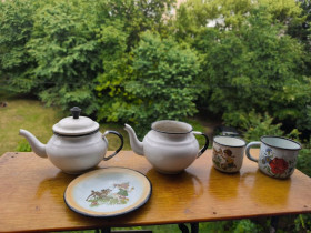 Інше Другое ^/--/^ * 2 Чайник 0.6 л * 1965 + 1967 год + Тарелка эмалированная + кружечка ^_^^^ Тарелка емальована СРСР або Німеччина 1960-і - фото фото фото