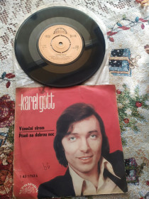 Платівки Пластинки ^/--/^ Karel Gott – Vánoční Strom / Píseň Na Dobrou Noc Карел Готт EP 7 ^_^^^ 1 Karel Gott – Vánoční Strom / Píseň Na Dobrou Noc Карел Готт EP 7 - фото фото фото