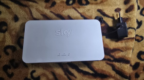 Маршрутизатори Маршрутизаторы ^/--/^ Wi-Fi підсилювач Sky SE /--/ 210 /--/ A ^_^^^ Wi-Fi усилитель Sky SE /--/ 210 /--/ A - фото фото фото