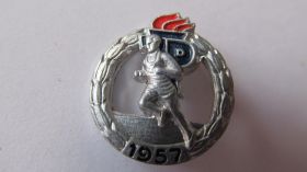 Спортивні Спортивные ^/--/^ Знак Пионерия. ГДР 1957 г. ^_^^^ Знак Піонерія. НДР 1957 р. - фото фото фото