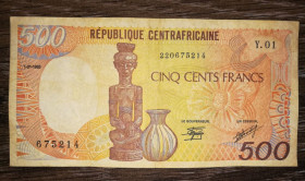 Інші країни Другие страны ^/--/^ CENTRAL AFRICAN REPUBLIC Центральноафриканська республіка 500 франків 1985 перший випуск ^_^^^ CENTRAL AFRICAN REPUBLIC Центральноафриканская республика 500 франков 1985 первый выпуск - фото фото фото