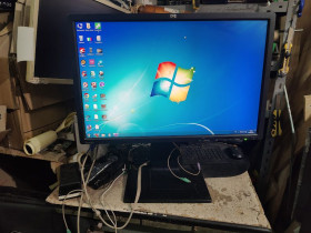 HP HP ^/--/^ Широкоформатный поворотный ЖК-монитор с HDMI, DVI, DP 24 дюйма HP LP /--/ 2475 /--/ w № 241010116 ^_^^^ Широкоформатний поворотний ЖК-монітор з HDMI, DVI, DP 24 дюйма HP LP /--/ 2475 /--/ w No 241010116 - фото фото фото