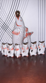Статуетки, Скульптури, Фігурки, Фарфор Статуэтки, Скульптуры, Фигурки, Фарфор ^/--/^ Набор СССР Рыба + 6 /--/ шт рыбки графин и стопки ПЗХК Полонне ^_^^^ Набір СРСР Риба + 6 /--/ шт рибки графін і стопки ПЗХК Полонне - фото фото фото