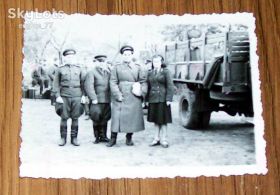 Листи, фото Письма, фото ^/--/^ Группа офицеров на фоне ленд-лизовского грузовика Ford G /--/ 8 /--/ Т, 1940-е гг. ^_^^^ Група офіцерів на тлі ленд-лізівської вантажівки Ford G /--/ 8 /--/ Т, 1940-і рр. - фото фото фото