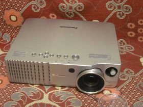 Проектори Проекторы ^/--/^ Театральный проектор Panasonic PT-AE /--/ 700 ^_^^^ Театральний проектор Panasonic PT-AE /--/ 700 - фото фото фото