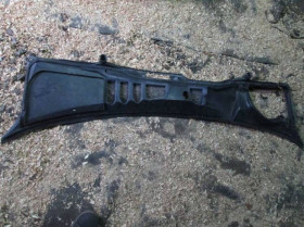 Інші автозапчастини Другие автозапчасти ^/--/^ Решетка под лобовое стекло стеклоочистителя VOLVO S /--/ 70 97-02 9127584 ^_^^^ Решетка під лобове скло склоочисника VOLVO S /--/ 70 97-02 9127584 - фото фото фото