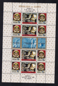 Освоєння космосу Освоение космоса ^/--/^ Космос  . Гвинея 1965 г MNH -  к/б - космонавты ^_^^^ Космос . Гвінея 1965 р MNH - к/б - фото фото фото