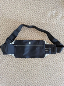 Чохли, бампера Чехлы, бампера ^/--/^ Сумка-чехол на пояс Sweaty Betty swift running belt черный. ^_^^^ Сумка-чехол на пояс Sweaty Betty swift running belt чорний. - фото фото фото