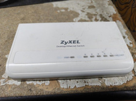 Комутатори, Світчі Коммутаторы, Свитчи ^/--/^ Коммутатор ZYXEL ES-105 /--/ S 5-port № 260607203 ^_^^^ Комутатор ZYXEL ES-105 /--/ S 5-port No 260607203 - фото фото фото