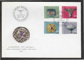 Європа Европа ^/--/^ Швейцария 1974 ИСКУССТВО МУЗЕЙНЫЕ ЭКСПОНАТЫ АРТЕФАКТЫ МОНЕТЫ БЫК БУЙВОЛ КПД Mi.1031-1034 EUR 5.50 ^_^^^ Швейцарія 1974 МИСТЕЦТВО МУЗЕЙНІ ЕКСПОНАТИ АРТЕФАКТИ МОНЕТИ БИК БУЙВОЛ ККД Mi.1031-1034 EUR 5.50 - фото фото фото