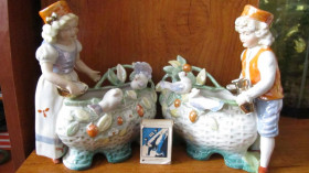 Статуетки, Скульптури, Фігурки, Фарфор Статуэтки, Скульптуры, Фигурки, Фарфор ^/--/^ Девочка с мальчиком и голубями. Ваза. Конфетница. Салфетница. Германия. ^_^^^ Дівчинка з хлопчиком і голубами. Ваза. Конфетниця. Салфетниця. Німеччина. - фото фото фото