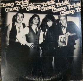Платівки Пластинки ^/--/^ CHEAP TRICK         (перший альбом) 1977 Epic PE 34400 US EX/EX ^_^^^ CHEAP TRICK (первый альбом) 1977 Epic PE 34400 US EX/EX - фото фото фото