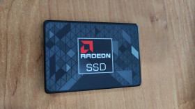 Жорсткі диски Жесткие диски ^/--/^ НЕ ПРАЦЮЮЧА SSD 240 /--/ GB- 1 /--/ ШТ ^_^^^ Не работающая SSD 240 /--/ GB- 1 /--/ ШТ - фото фото фото