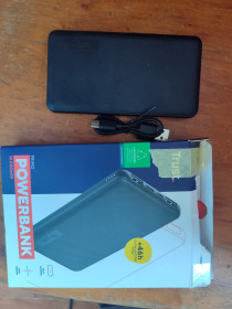 Зовнішні акумулятори (Power Bank) Внешние аккумуляторы (Power Bank) ^/--/^ портативний акумулятор Powerbank ємністю 10 000 mAh ^_^^^ портативный аккумулятор Powerbank емкостью 10 000 mAh - фото фото фото