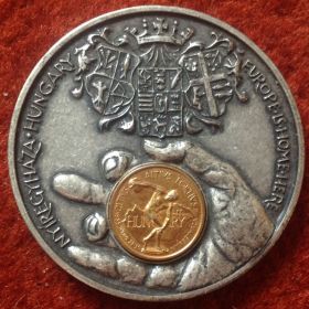 Європа Европа ^/--/^ Настольная медаль XIII Чемпионат Европы по лёгкой атлетике среди юниоров 1995 в Ньиредьхазе Венгрия ^_^^^ Настільна медаль XIII Чемпіонат Європи з легкої атлетики серед юніорів 1995 в Ньїредьхазі Угорщина - фото фото фото
