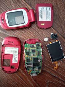 Корпуса на Samsung Корпуса на Samsung ^/--/^ Разборка телефона Samsung SGH-E /--/ 330 ^_^^^ Розбирання телефону Samsung SGH-E /--/ 330 - фото фото фото