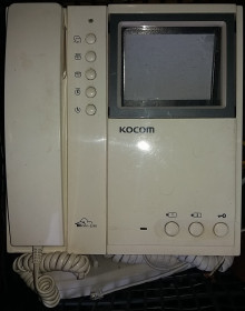 Домофони Домофоны ^/--/^ Kocom KVM-524 /--/ R —  4-дюймовый видеодомофон с ЭЛТ-экраном ^_^^^ Kocom KVM-524 /--/ R — 4-дюймовий відеодомофон з ЕЛТ-екраном - фото фото фото