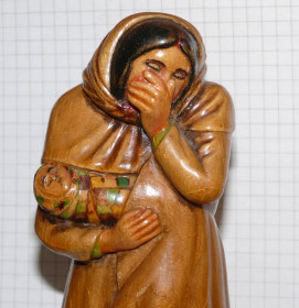 Статуетки, Скульптури, Фігурки, Фарфор Статуэтки, Скульптуры, Фигурки, Фарфор ^/--/^ Украинка с Младенцем &amp;quot;Принесла в Подоле?&amp;quot; Статуэтка Старое Дерево. Шедевр! ^_^^^ Українка з Немовлям &amp;quot;Принесла в Подолі? &amp;quot; Статуетка Старе Дерево. Шедевр! - фото фото фото