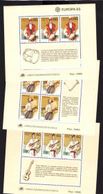 Португалія Португалия ^/--/^ ZM Португалия 1985 г  MNH - блок - костюмы - музыка ^_^^^ ZM Португалія 1985 MNH - блок - костюми - музика - фото фото фото