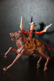 Фігурки, солдатики Фигурки, солдатики ^/--/^ ковбой ZZ ( ГЕРМАНИЯ) 70 /--/ мм ^_^^^ ковбой ZZ (Германія) 70 /--/ мм - фото фото фото