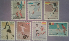 Спорт Спорт ^/--/^ Никарагуа 1986 спорт футбол флаги Mi 2724-2730 ^_^^^ Нікарагуа 1986 спорт футбол прапори Mi 2724-2730 - фото фото фото