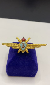 Відзнаки Знаки отличий ^/--/^ 6 /--/ к /--/ 85 Знак классность, авиация, ВВС СССР, военный летчик 3 класса. З-д Победа. Винт. Не ношеный. Закрутка закручивается хорошо. Отличное состояние. ^_^^^ 6 /--/ к /--/ 85 Знак класність, авіація, ВПС СРСР, військовий льотчик 3 класу. З-д Перемога. Вінт. Не ношений. Закрутка закручується добре. Відмінний стан. - фото фото фото