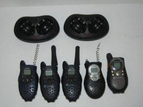 Рації, радіостанції Рации, радиостанции ^/--/^ Рация радиостанция Motorola 5 штук T /--/ 5720 T /--/ 5622 T /--/ 5920 на запчасти + 2 зарядки ^_^^^ Рація радіостанція Motorola 5 штук T /--/ 5720 T /--/ 5622 T /--/ 5920 на запчастини + 2 зарядки - фото фото фото