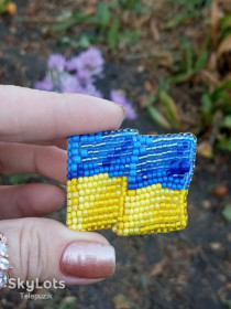 Брошки Броши ^/--/^ Брош брошка Прапор України ± 4.5 * 3.5 см Об&amp;apos;ємна вишивка бісером, бусіни, стрази, бронзова нитка. ^_^^^ Брош брошка Флаг Украины ± 4.5 * 3.5 см Объемная вышивка бисером, бусины, стразы, бронзовая нить. - фото фото фото
