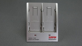 Canon Canon ^/--/^ Универсальное зарядное устройство SUNPAK TWIN V /--/ 102 для li-ion аккумуляторов canon, sony, panasonic, jvc Вживане ^_^^^ Универсальное зарядное устройство SUNPAK TWIN V /--/ 102 для li-ion аккумуляторов canon, sony, panasonic, jvc Употреблено - фото фото фото