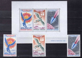 Освоєння космосу Освоение космоса ^/--/^ Космос .  Габон  1970 г ** - блок + марки ^_^^^ Космос . Габон 1970 ** - блок + марки - фото фото фото