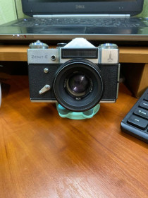 Вінтажні фотоапарати Винтажные фотоаппараты ^/--/^ Фотоаппарат: ZENIT-E&amp;quot; с Объективом ГЕЛИОС-44-2. ^_^^^ Фотоапарат: ZENIT-E&amp;quot; з Об'єктивом Геліос-44-2. - фото фото фото