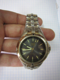 Годинники Часы ^/--/^ (S) НАРУЧНЫЕ ЧАСЫ * QQ. QUARTZ * ЯПОНИЯ  (S) ^_^^^ (S) Зовнішні годинники * QQ QUARTZ * ЯПОНІЯ (S) - фото фото фото