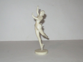 Статуетки, Скульптури, Фігурки, Фарфор Статуэтки, Скульптуры, Фигурки, Фарфор ^/--/^ Статуэтка фигурка фигуристка колкий пластик бакелит СССР 50-е клеймо ^_^^^ Статуетка фігуристка кілкий пластик бакеліт СРСР 50-е клеймо - фото фото фото