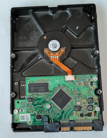 Жорсткі диски Жесткие диски ^/--/^ Жесткий диск SATA Hitachi Deskstar SATA P /--/ 7 /--/ K /--/ 500 HDP /--/ 725032 /--/ GLA /--/ 360 320 /--/ Гб - фото фото фото