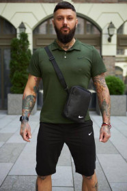 Шорти Шорты ^/--/^ Комплект мужской Nike: поло трикотажное хаки + шорты трикотажные черные + борсетка черная ^_^^^ Комплект чоловічий Nike: поло трикотажне хакі + шорти трикотажні чорні + борсетка чорна - фото фото фото