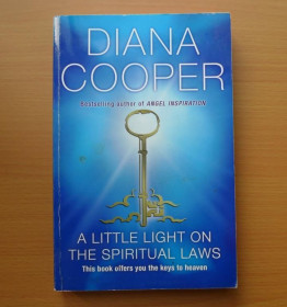 Інше Другое ^/--/^ Diana Cooper - A little light on the spiritual laws - London.: Hodder Mobius, 2004 - фото фото фото