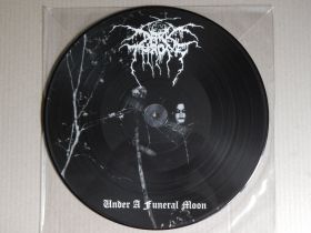 Платівки Пластинки ^/--/^ Darkthrone ‎– Under A Funeral Moon (Back On Black ‎– BOBV /--/ 024 /--/ PD, Picture Disc, UK) NM ^_^^^ Darkthrone - Under A Funeral Moon (Back On Black - BOBV /--/ 024 /--/ PD, Picture Disc, UK) NM - фото фото фото