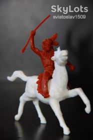 Фігурки, солдатики Фигурки, солдатики ^/--/^ индеец с копьем на коне Domplast ФРГ 60-65 /--/ мм ^_^^^ індіанець з списом на коні Domplast ФРН 60-65 мм - фото фото фото