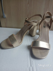 Босоніжки Босоножки ^/--/^ Босоніжки золотисті на підборах Primark uk 7 eur 40 ^_^^^ Босиницы золотистые на подборах Primark uk 7 eur 40 - фото фото фото